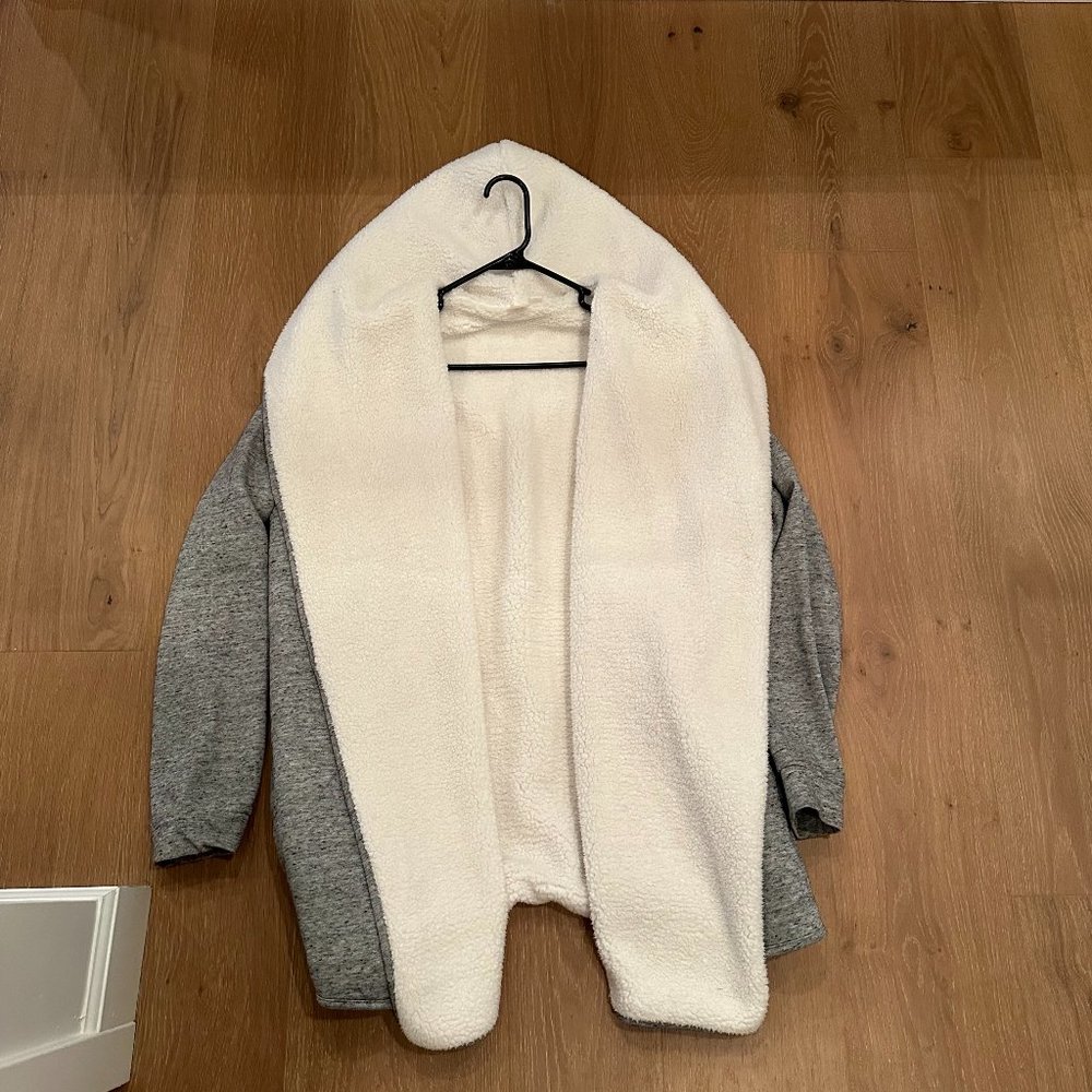 Gap Sherpa Women's Hooded Jacket w/ Pockets (XL)